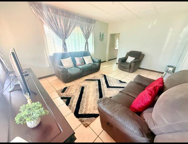 3 BEDROOM HOUSE FOR SALE IN VANDERBIJLPARK CE 1